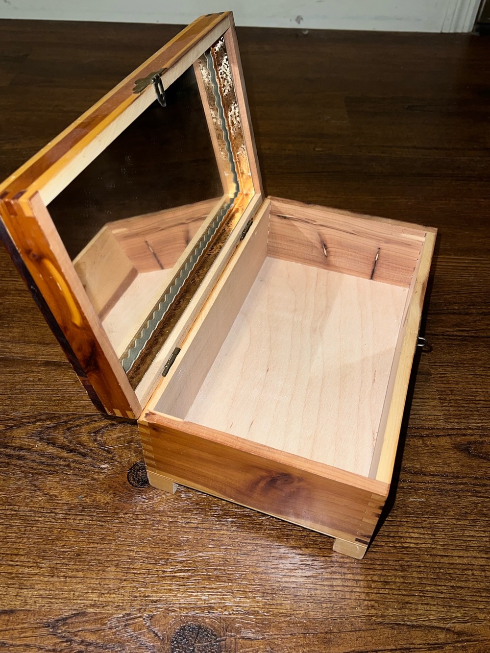 Vintage 1930s Carved Cedar Wood Mediterranean Storage/ Jewelry Box with Mirror - Picture 8 of 11